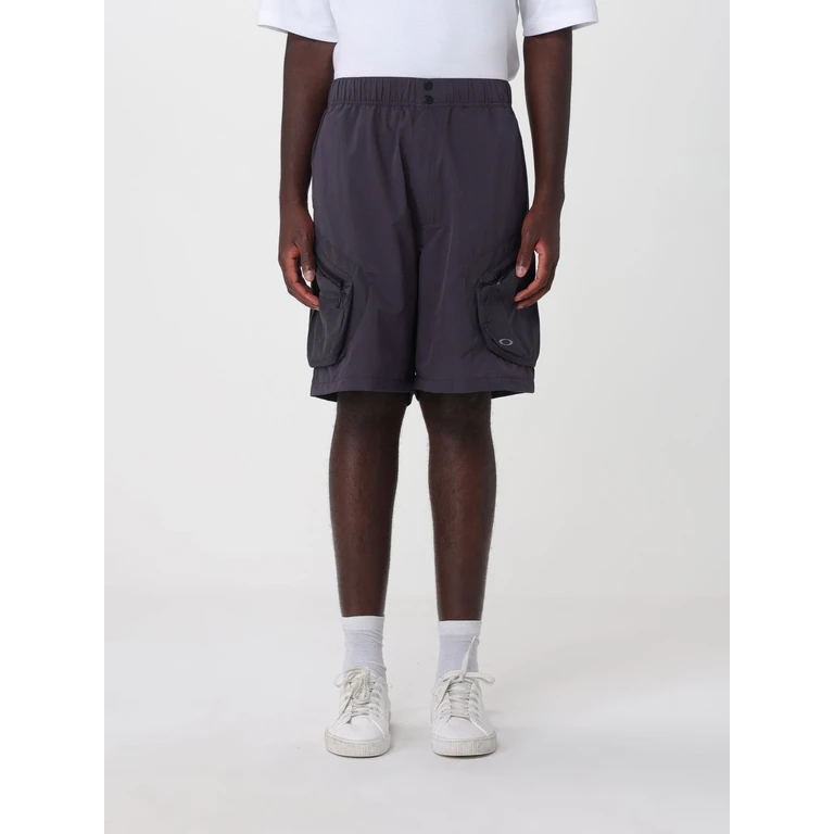 Cargo Shorts in Technical Fabric with Slash Pockets (FOA40881801N)