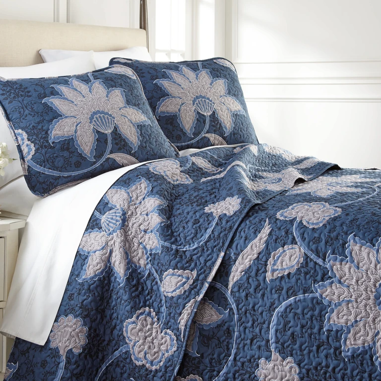 Grand Floral Quilt Set