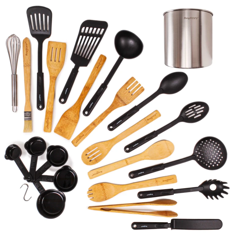 Studio 23Pc Tub of Tools
