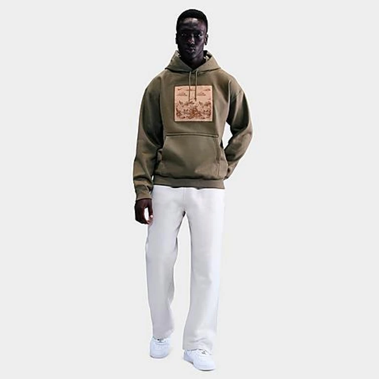 Men's Solo Swoosh Graphic Fleece Pullover Hoodie in Medium Olive/Parachute Beige Size: XS