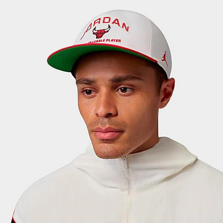 Jordan Chicago Bulls NBA Pro Snapback Hat in White/University Red/Kelly Green Size: S-M