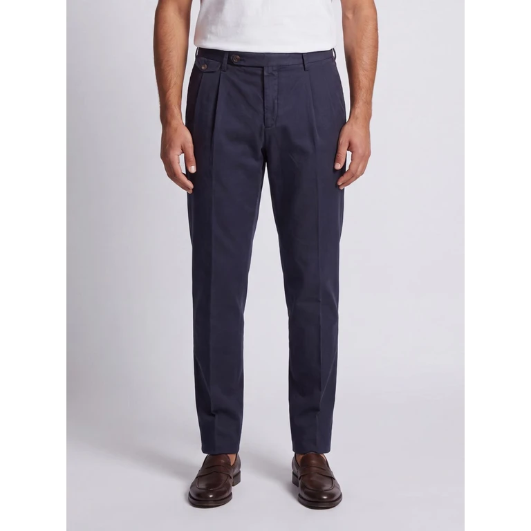 Slim Fit Chinos in a Cotton and Linen Blend (BG0230005900011)