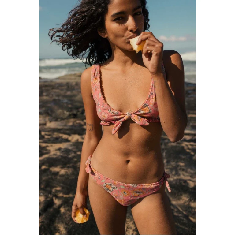 Recycled bikini top Ohau - Bohemian Strawberry