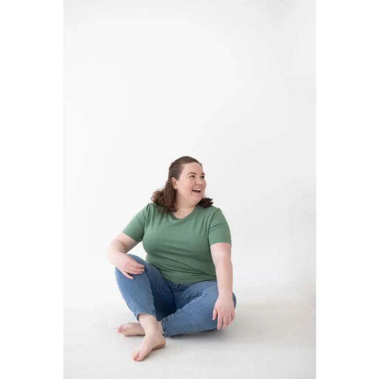 The Mom Tee in Dark Ivy