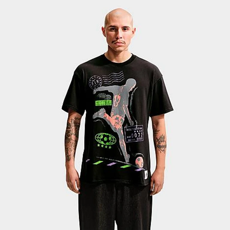 Nike Men's Sportswear Passport Stamp Graphic T-Shirt in Black Size: XS