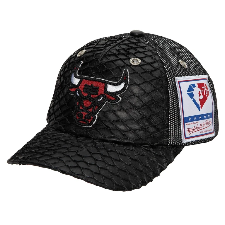 Men's NBA 75Th Platinum Lux Trucker Bulls Hats