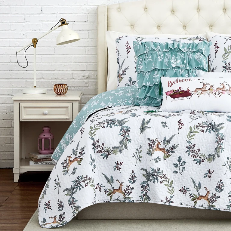 Happy Holidays Quilt Set