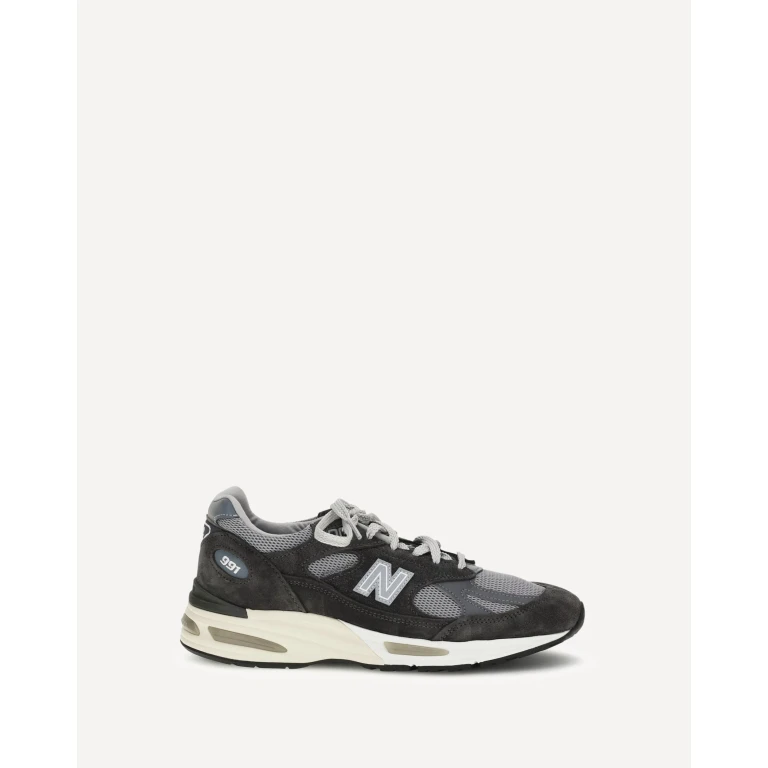 991v2 Sneakers