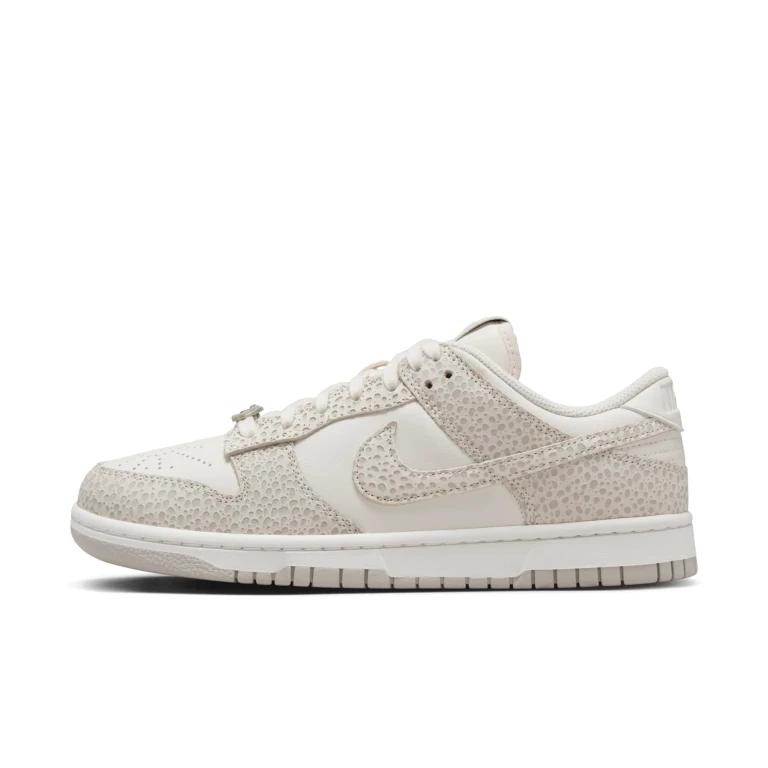 Women's W Dunk Low Prm Sneakers