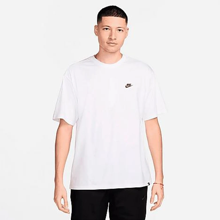Nike Men's Sportswear Club Loose T-Shirt in White Size: XS