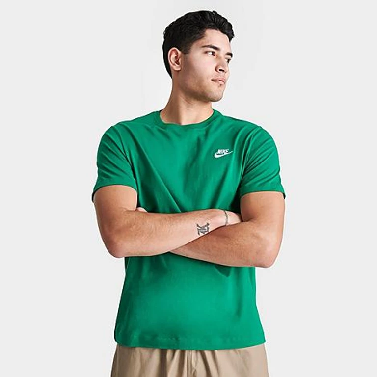 Nike Men's Sportswear Club T-Shirt in Malachite Size: XS
