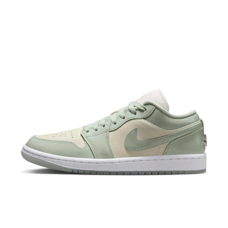 Women's Retro 1 Low Se Sneakers