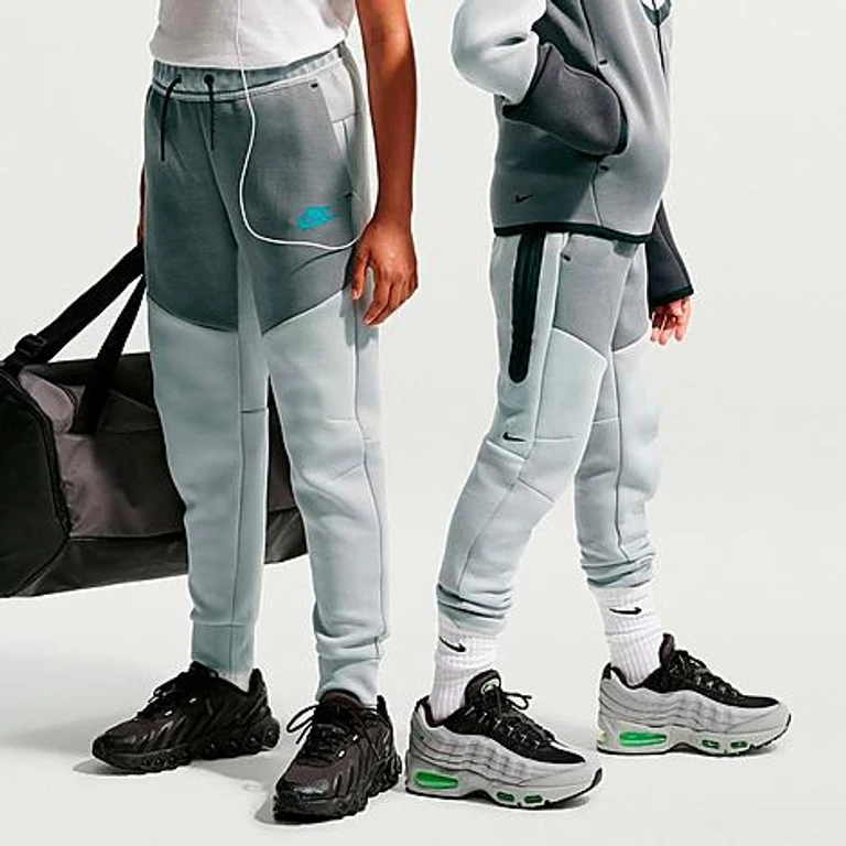 Big Kids Sportswear Tech Fleece Reflective Jogger Pants in Wolf Grey/Smoke Grey/Black Size: Small