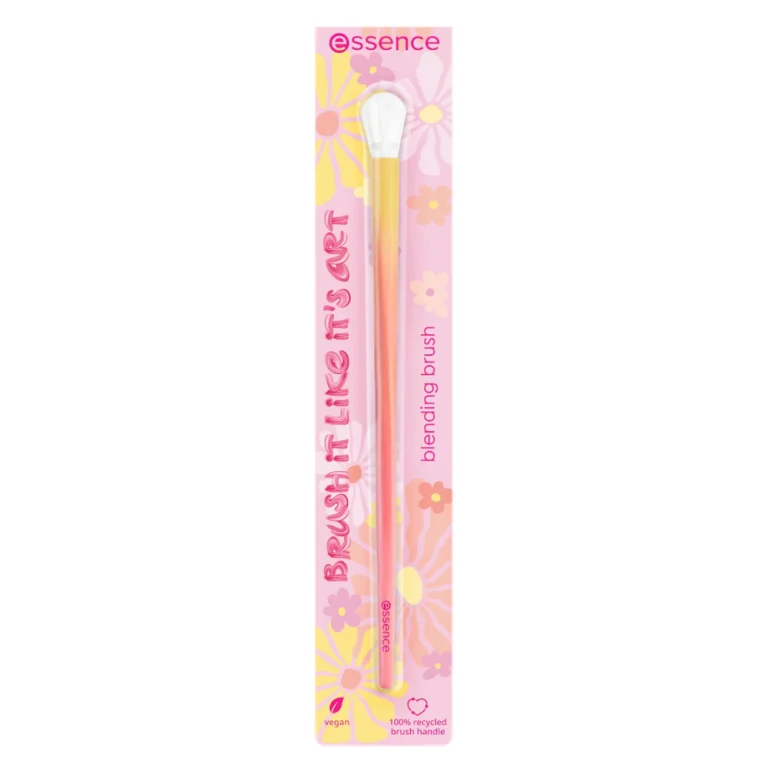 essence BRUSH IT LIKE IT'S ART brush 01 Blending Is Like Cardio For Artists