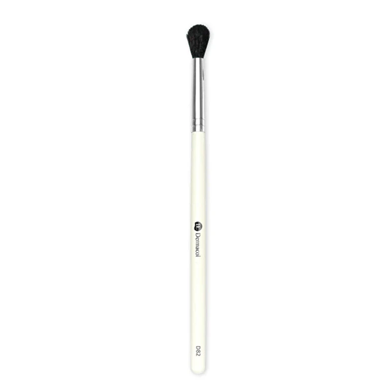 Cosmetic brush for blending eyeshadow with natural bristles D82