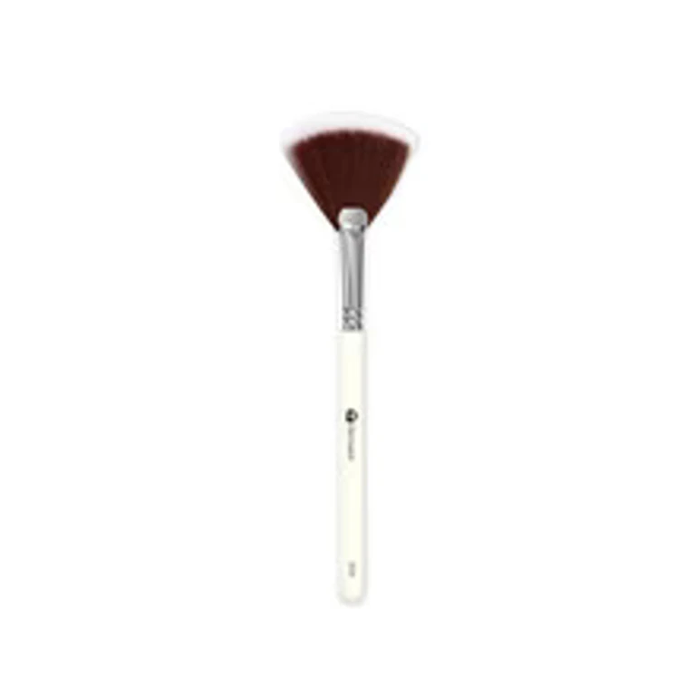 A synthetic cosmetic brush made of synthetic fibers D59