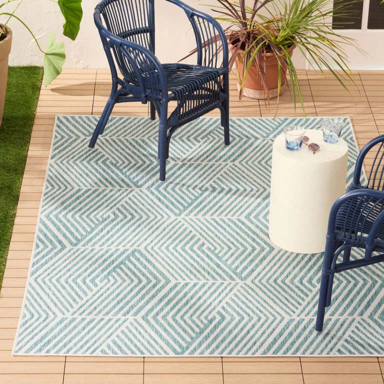 Ombre Geo Indoor/Outdoor Area Rug:- 6' x 9', Blue