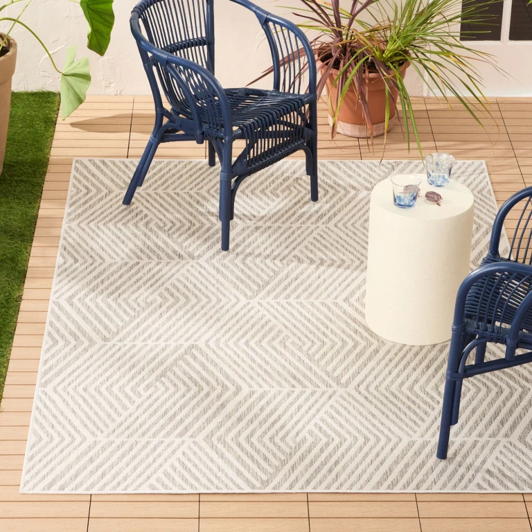 Ombre Geo Indoor/Outdoor Area Rug:- 5' x 7', Grey