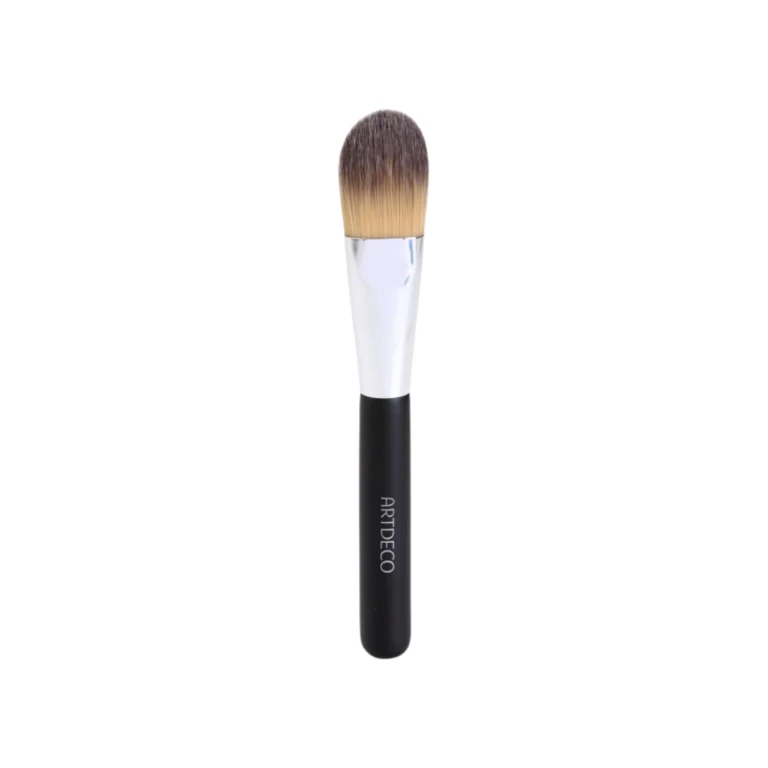 Professional makeup brush with nylon fibers