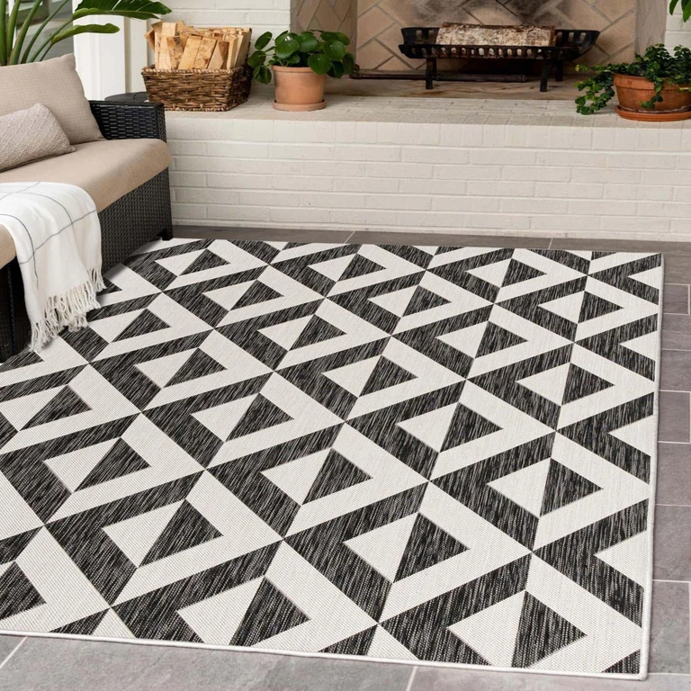 Napa Outdoor Rug:- Charcoal, 5'3' x 8'