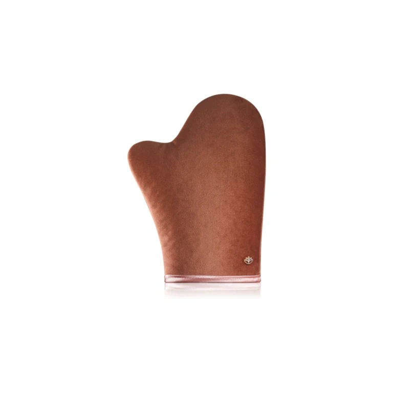 (Self-tanning glove)
