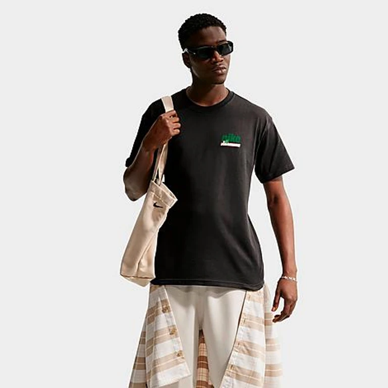 T-shirt grafica Nike Sportswear Max Performance in Off Noir
