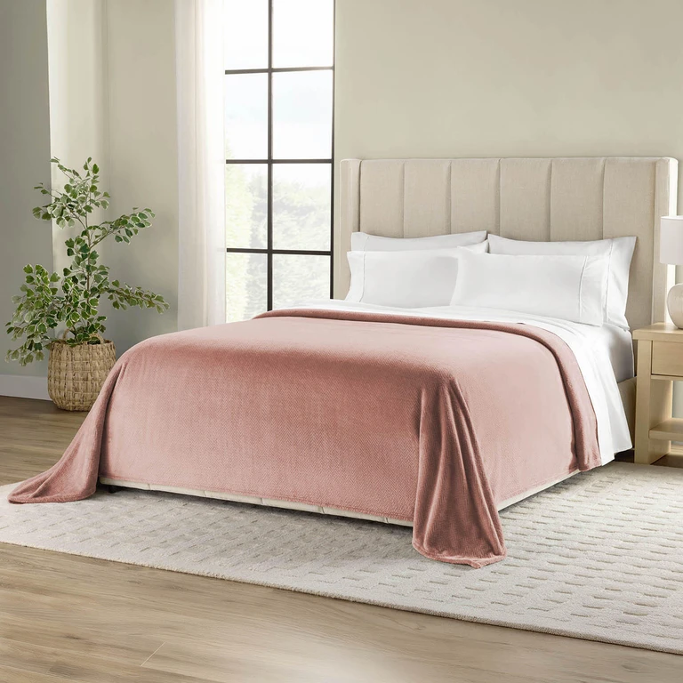 Members Mark - 106X94 Oversized Cloud Touch Blanket Self-Hem Chevron Pattern - 350GSM - Quaint Rose:- Quaint Rose