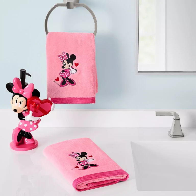 Minnie Mouse Valentine 2-Pack hand Towel & Lotion Pump Set:- Minnie Mouse