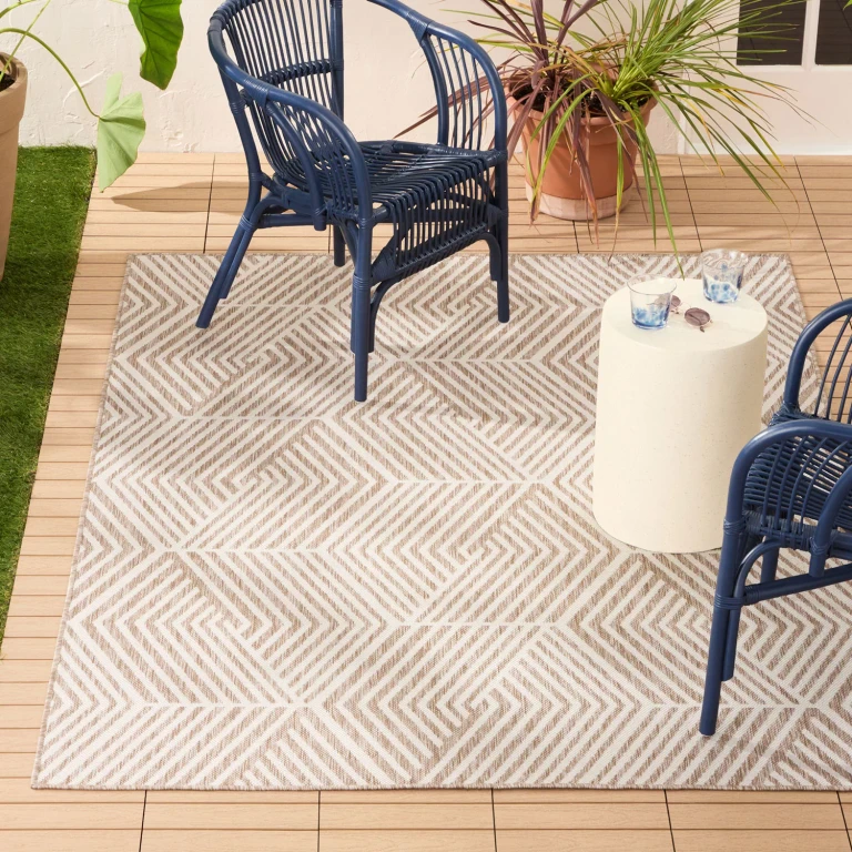 Ombre Geo Indoor/Outdoor Area Rug:- 5' x 7', Beige