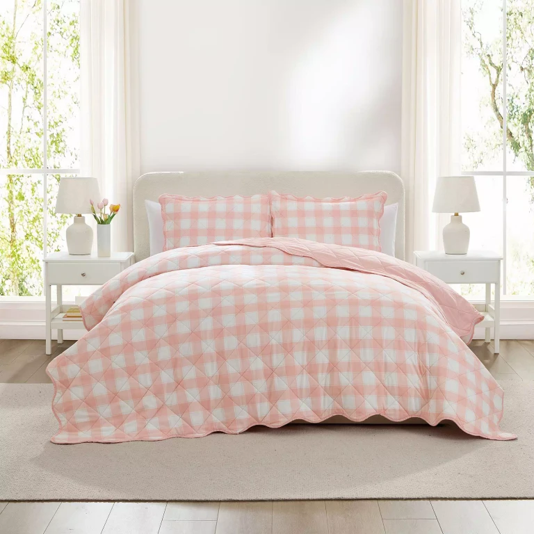 Checkered Bliss 3-Piece Scalloped Quilt Set (Assorted Sizes and Colors):- Full/Queen, Rose