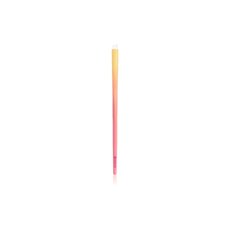 essence BRUSH IT LIKE IT'S ART eyeliner bevelled eyeshadow brush 01 Just Wing It Like It's Art