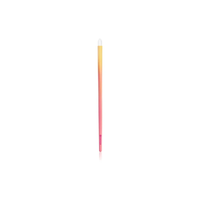 essence BRUSH IT LIKE IT'S ART eyeliner brush 01 Precision Meets Paint-spiration
