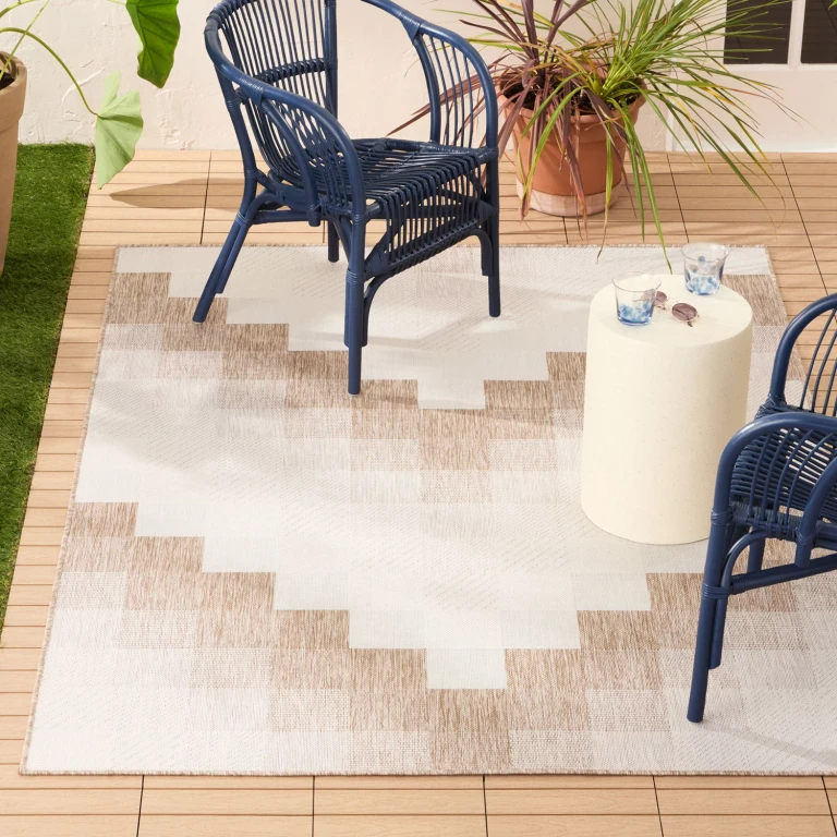 Ombre Chevron Indoor/Outdoor Area Rug:- 6' x 9', Beige