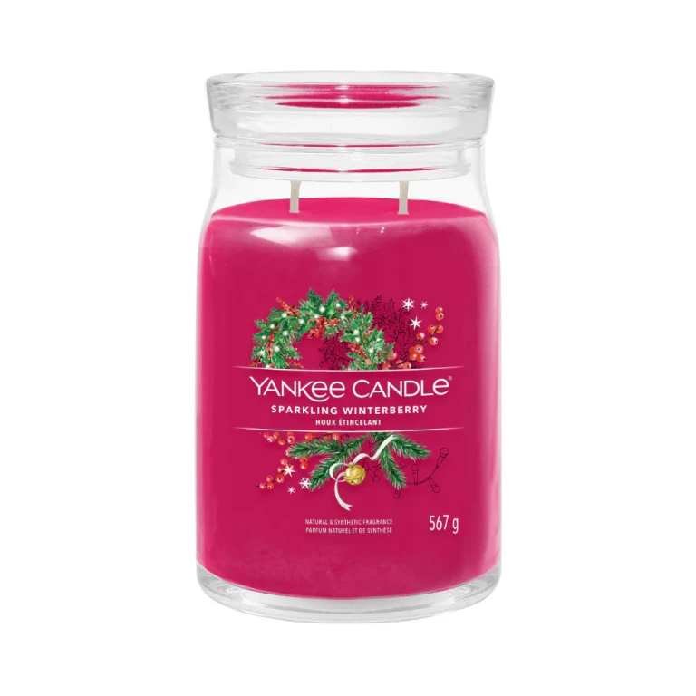 Sparkling Winterberry Signature candle- 567.0 g