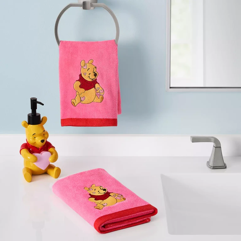 Winnie The Pooh Valentine 2-Pack hand Towel & Lotion Pump Set:- Winnie The Pooh