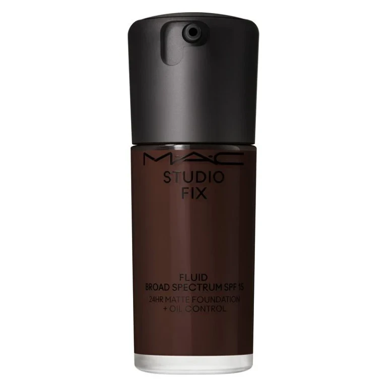 Studio Fix Fluid SPF 15 24HR Matte mattifying foundation SPF 15 color NW65 30 ml
