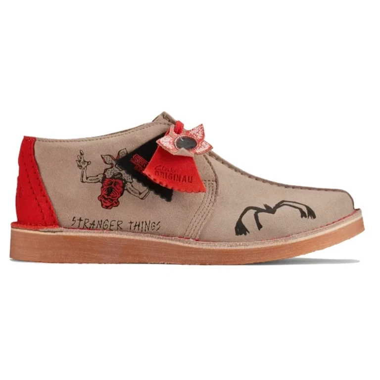 Youth Clarks x Stranger Things Desert Trek O (Wide)