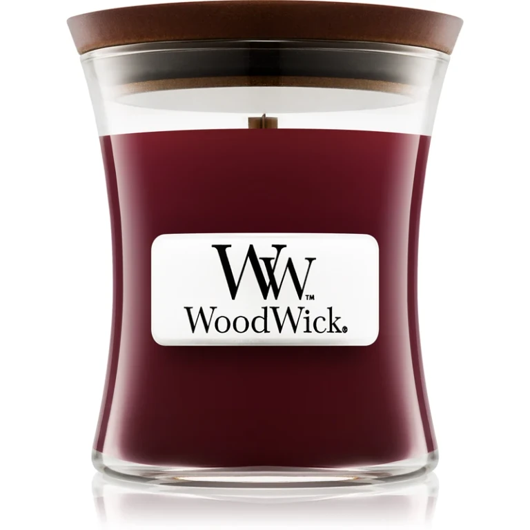 Black Cherry scented candle with wooden wick with wooden wick 85 g