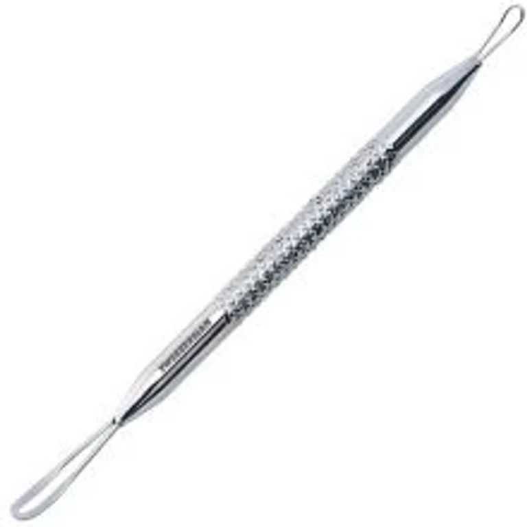 Non-slip tool for skin care - lateral comedones