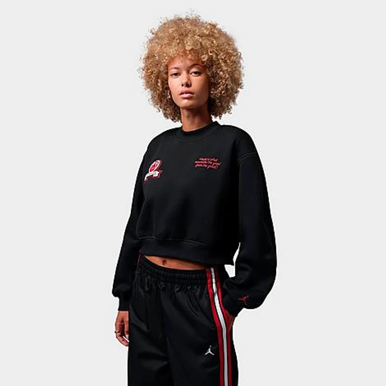 Brooklyn Fleece Cropped Crewneck Sweatshirt in Schwarz/Gym Red