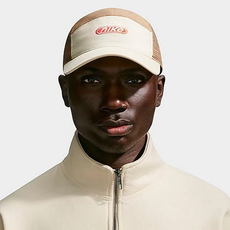 Fly Strapback Hat in Hellkhaki/Parachute-Beige
