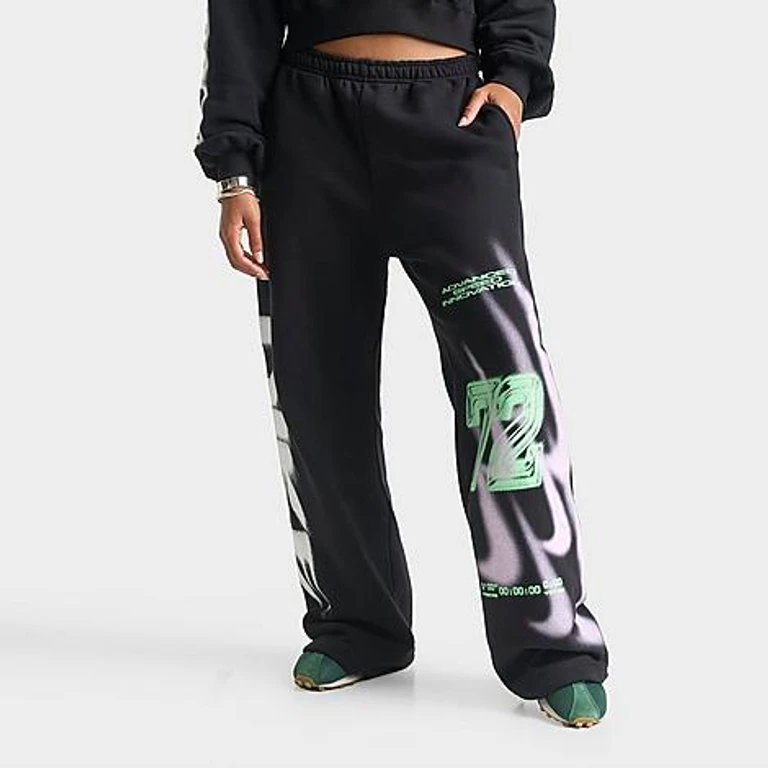 Pantalones gráficos Nike Studio Fleece de peso medio, corte oversize y pierna recta en negro total/vela