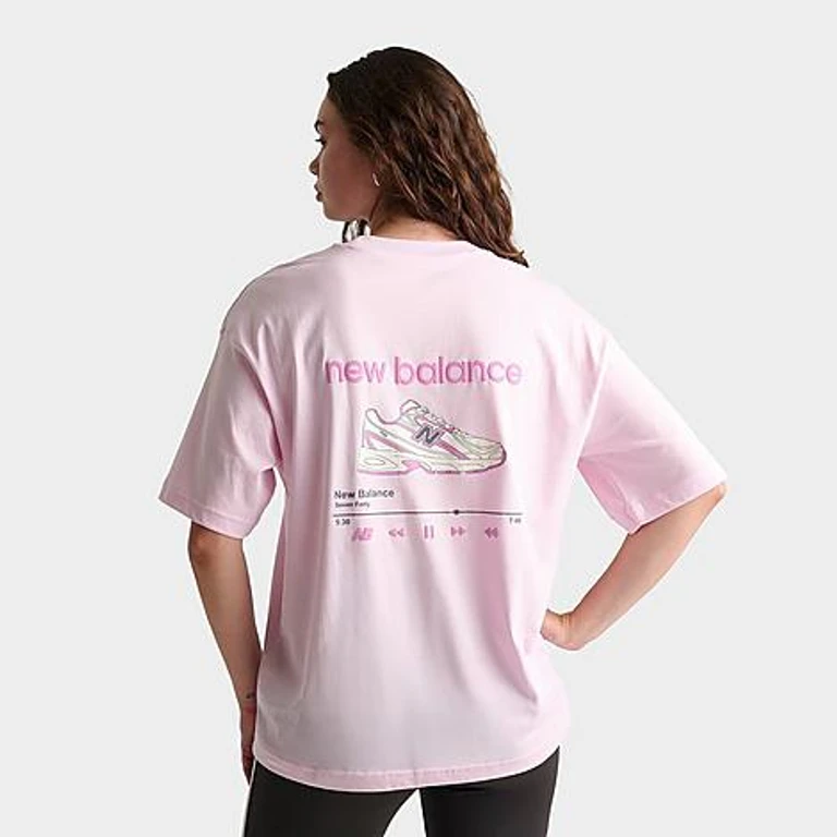 740 Playlist Boyfriend T-Shirt in Hellhimbeere