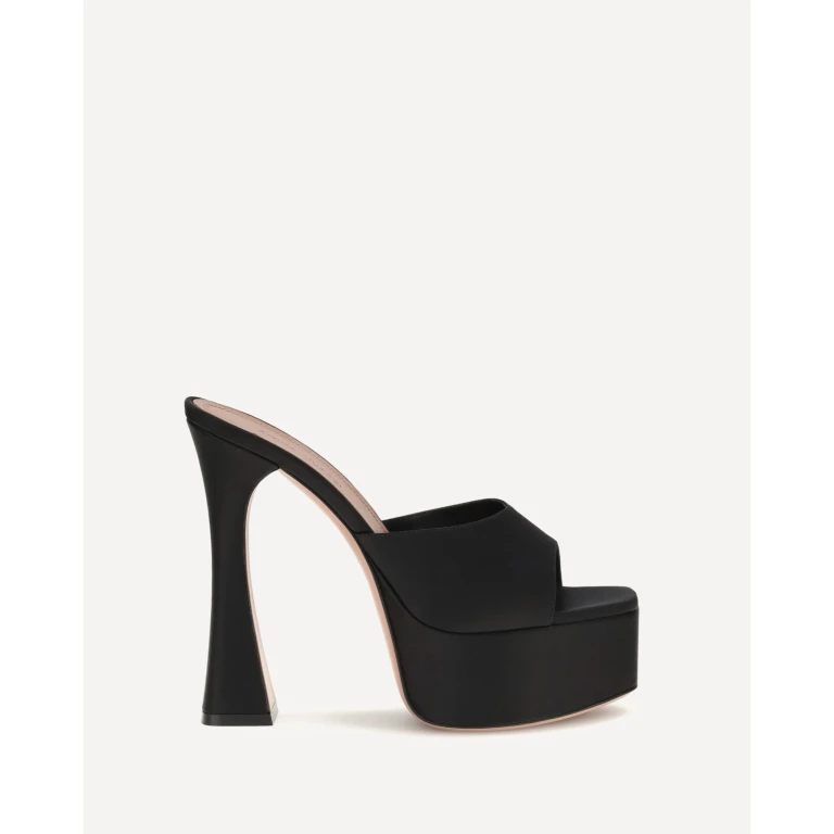 Sandales Dalida en satin Amina Muaddi