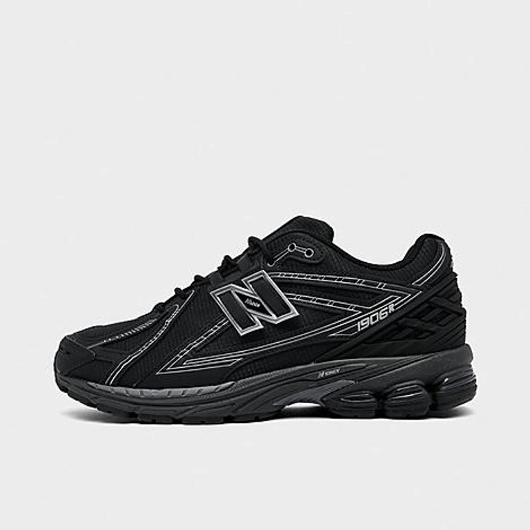 1906R Casual Schoenen in Zwart/Metallic Zilver