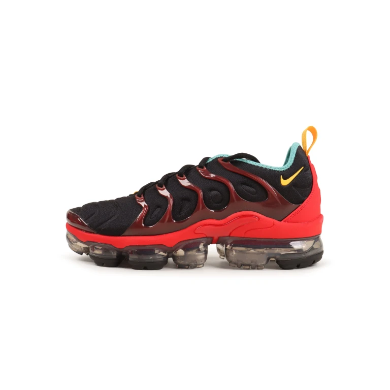 Air Vapormax Plus Black/University Gold