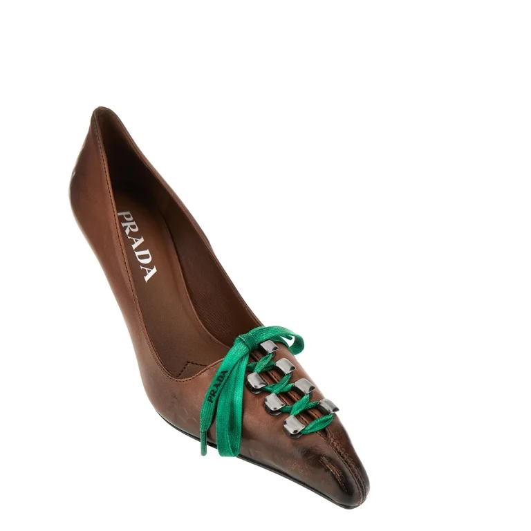 Old-effect leather laced pumps Woman 36+