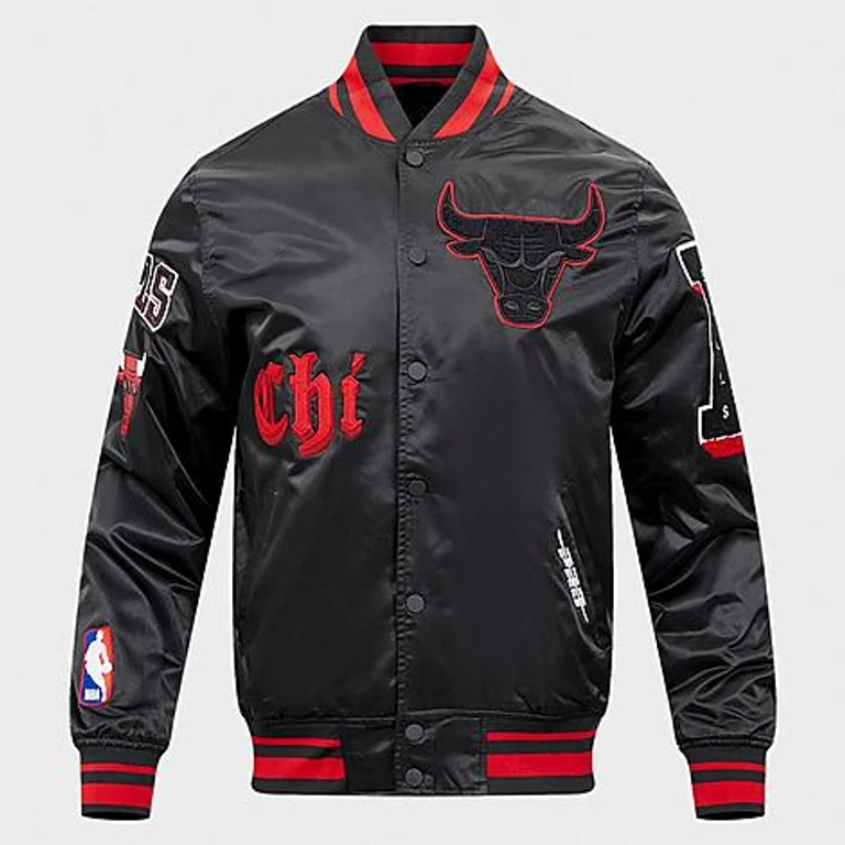 Chaqueta de satén Pro Standard Chicago Bulls NBA Old English