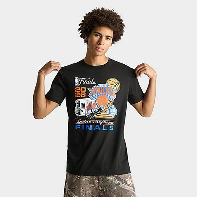 New Era Men's New York Knicks NBA Eastern Champs Subway Graphic T-Shirt in Black Size: Medium