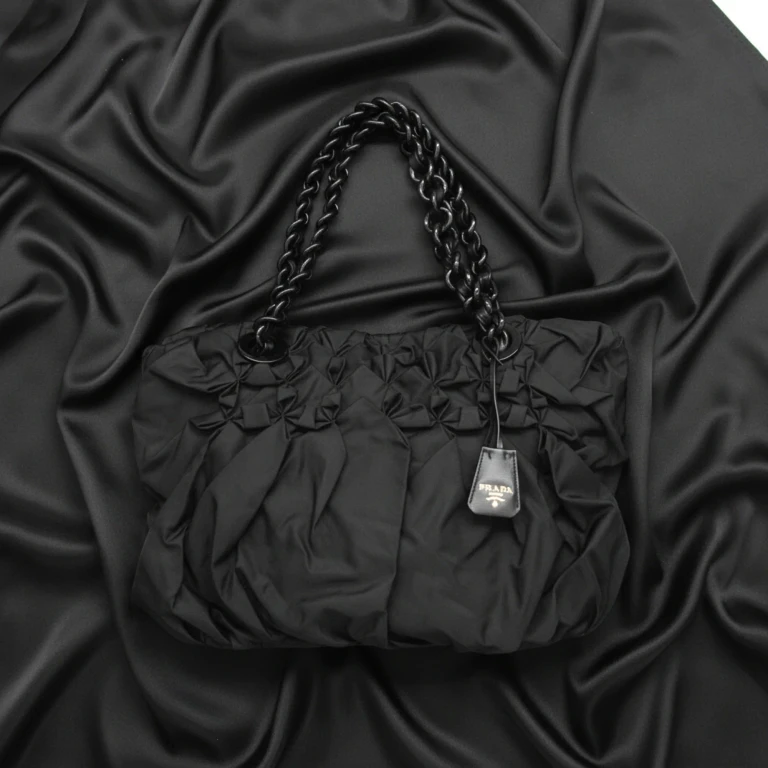 Ruffled Chain · Nylon Tote